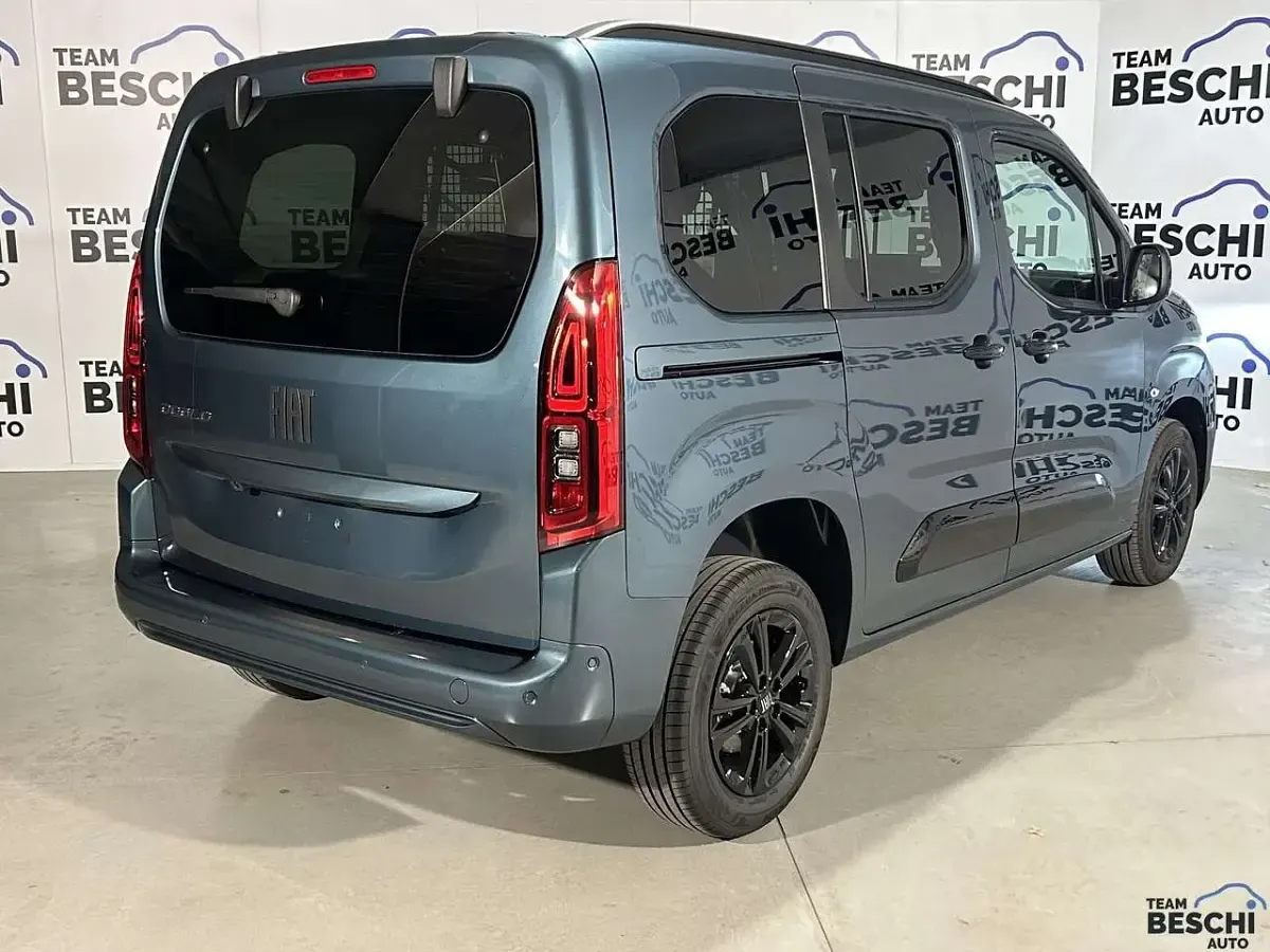 Nuova Fiat Doblò 131 CV (96 kW) 2026 Blu/azzurro Monovolume