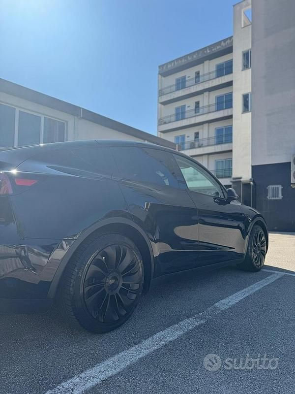 Usata Tesla Model Y RWD 88 kW (120 CV) 2022 Nero SUV