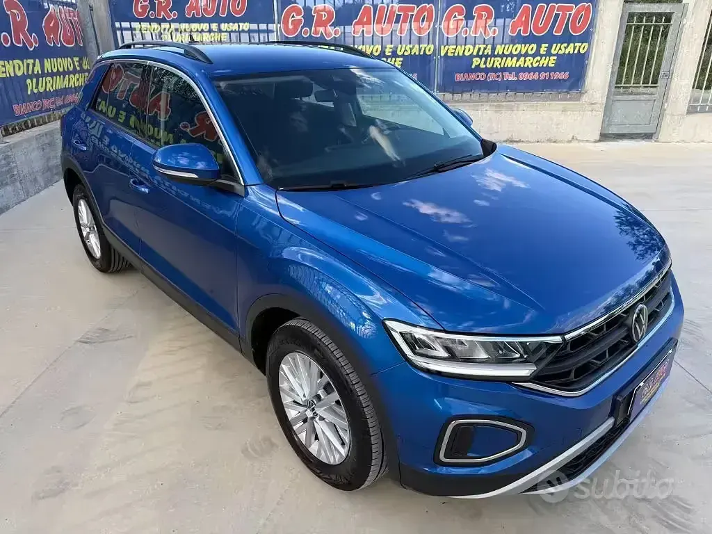Usata VW T-Roc 150 CV (110 kW) 2023 Blu SUV