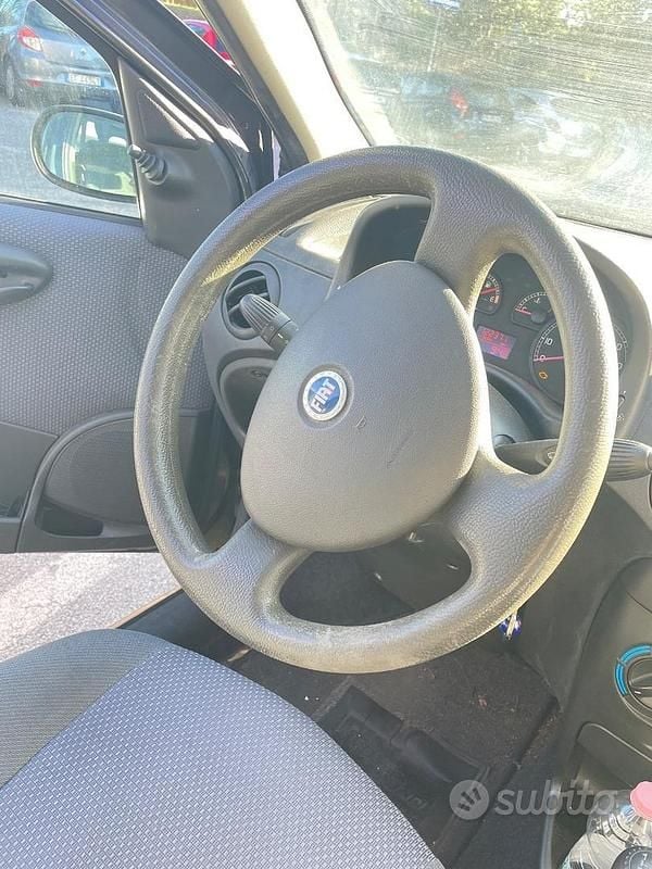 Usata Fiat Punto 60 CV (44 kW) 2004 Grigio Utilitaria