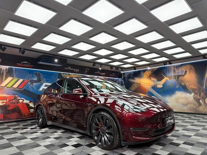 Usata Tesla Model Y Performance 392 kW (534 CV) 2024 Rosso SUV