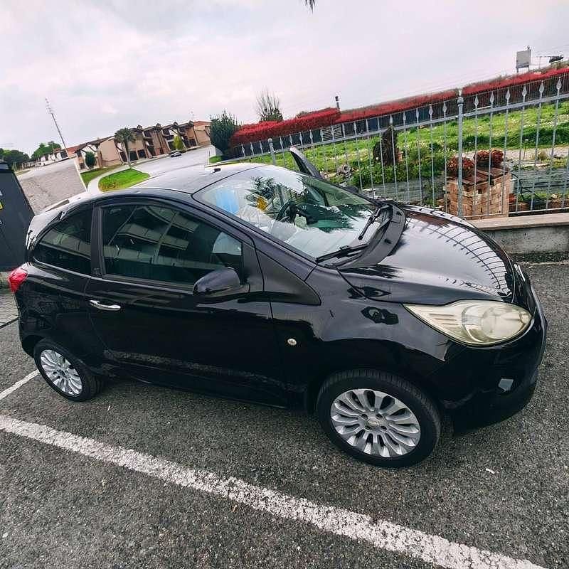 Usata Ford Ka Titanium 69 CV (50 kW) 2011 Nero Utilitaria