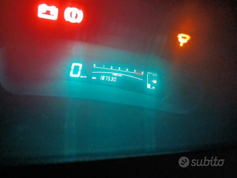 Usata Toyota Yaris 90 CV (66 kW) 2006 Nero Utilitaria