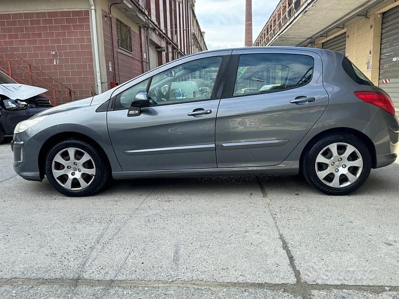 Usata Peugeot 308 Premium 112 CV (82 kW) 2011 Grigio Berlina