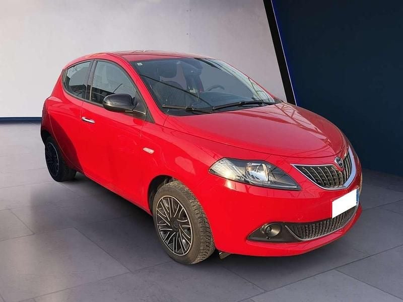 Usata Lancia Ypsilon Gold 69 CV (50 kW) 2022 Rosso Utilitaria