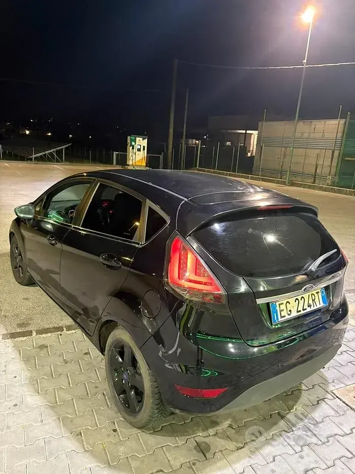 Usata Ford Fiesta 70 CV (51 kW) 2011 Nero Utilitaria