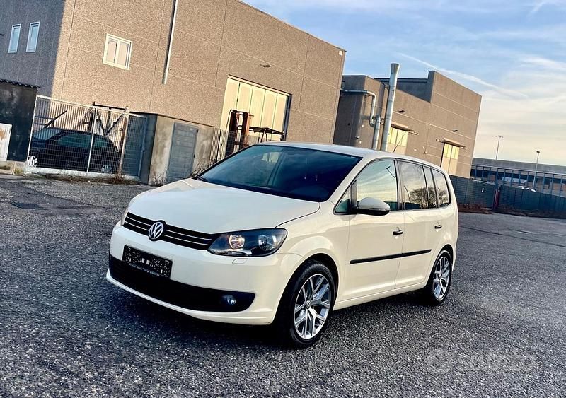 Giallo Usata 2014 VW Touran Business Monovolume | 8800 € (Buon prezzo) - Immagine 1/4