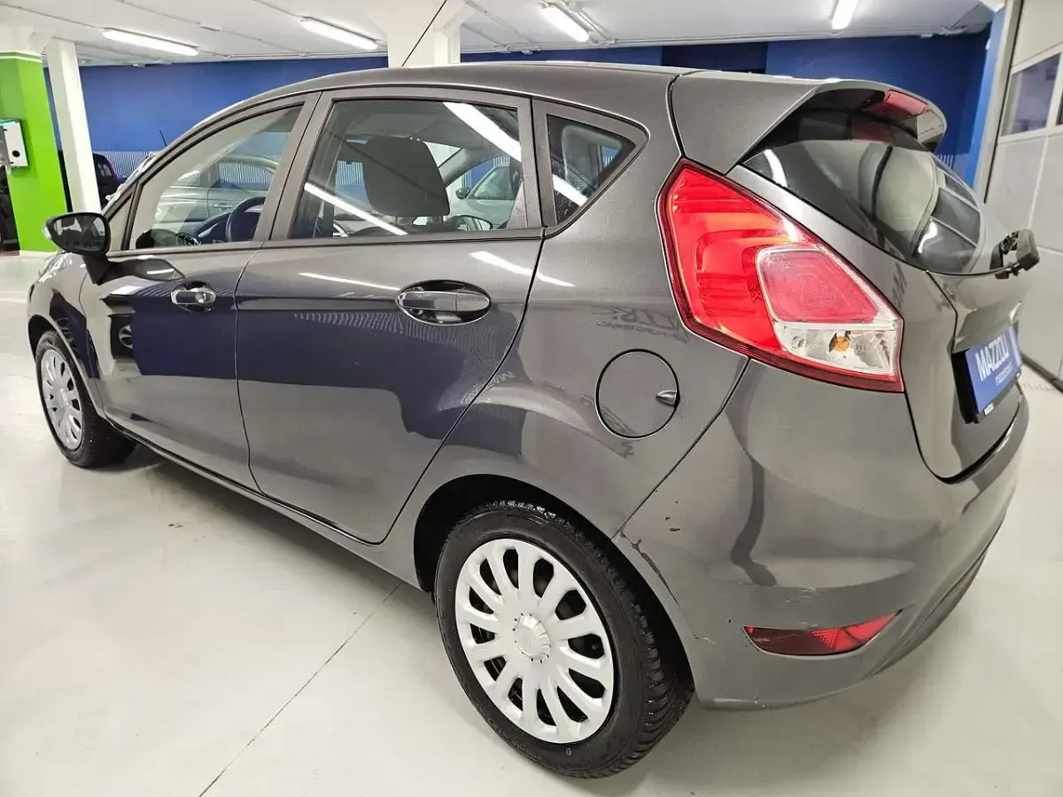 Usata Ford Fiesta 60 CV (44 kW) 2016 Magnetic grey Utilitaria