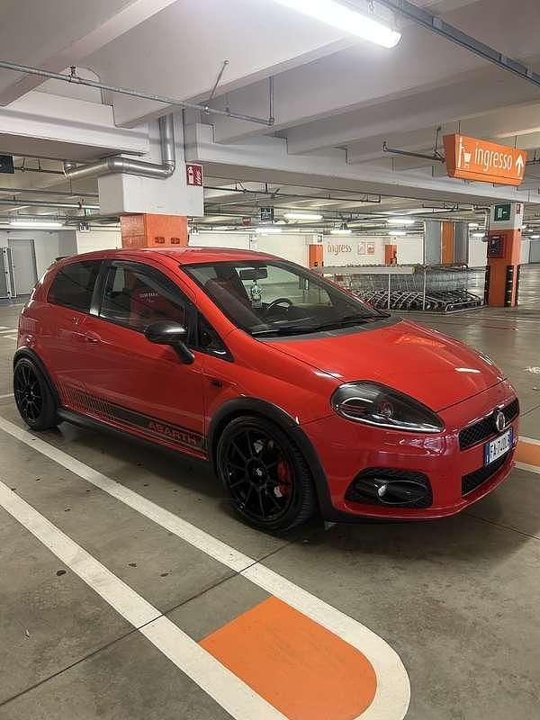 Usata Abarth Grande Punto 180 CV (132 kW) 2009 Rosso Utilitaria