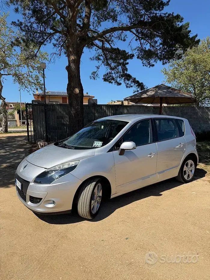 Usata Renault Scénic III 131 CV (96 kW) 2012 Grigio Monovolume