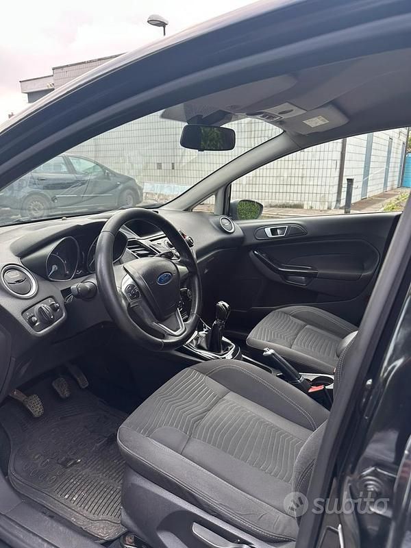 Usata Ford Fiesta Titanium 75 CV (55 kW) 2014 Nero Utilitaria
