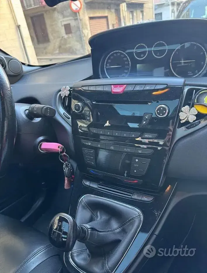 Usata Lancia Ypsilon 95 CV (69 kW) 2012 Nero Utilitaria