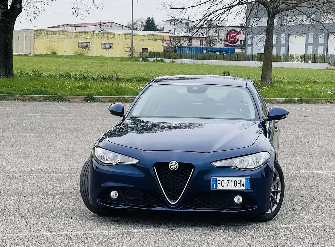 Usata Alfa Romeo Giulia Super 150 CV (110 kW) 2017 Blu/azzurro Berlina