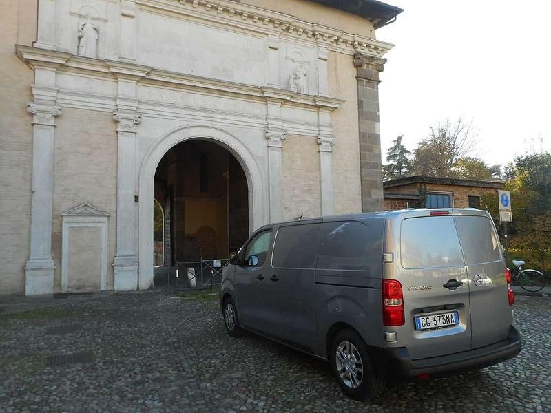 Usata Opel Vivaro Enjoy 122 CV (89 kW) 2021 Argento Monovolume