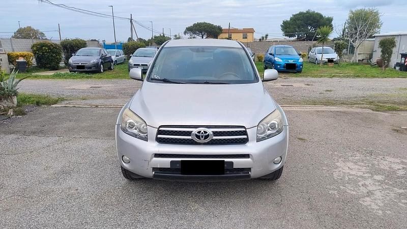 Usata Toyota RAV4 Luxury 177 CV (130 kW) 2008 Argento SUV