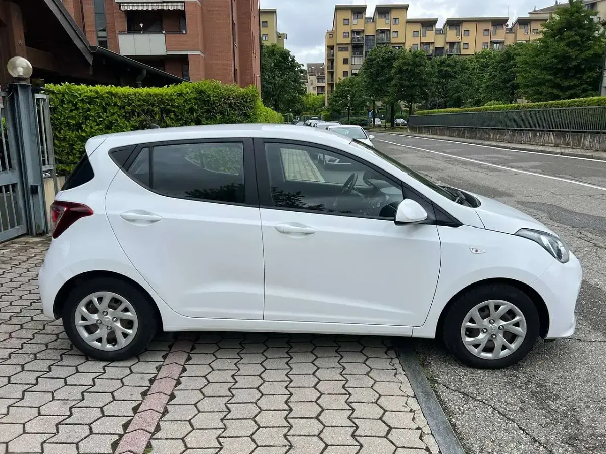 Używany Hyundai i10 Advanced 67 KM (49 kW) 2020 Biały Hatchback