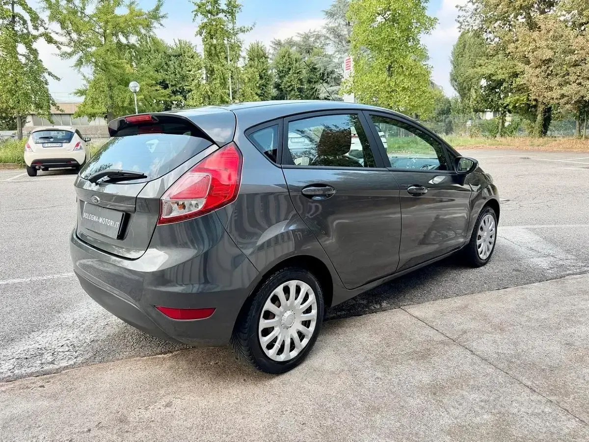 Usata Ford Fiesta Titanium 60 CV (44 kW) 2016 Grigio Utilitaria