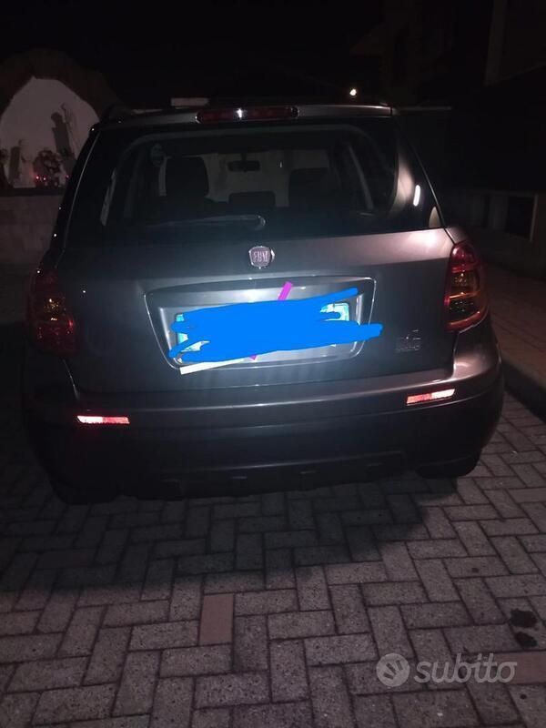 Usata 2010 Fiat Sedici SUV | 2500 € (Cara) - Immagine 1/4