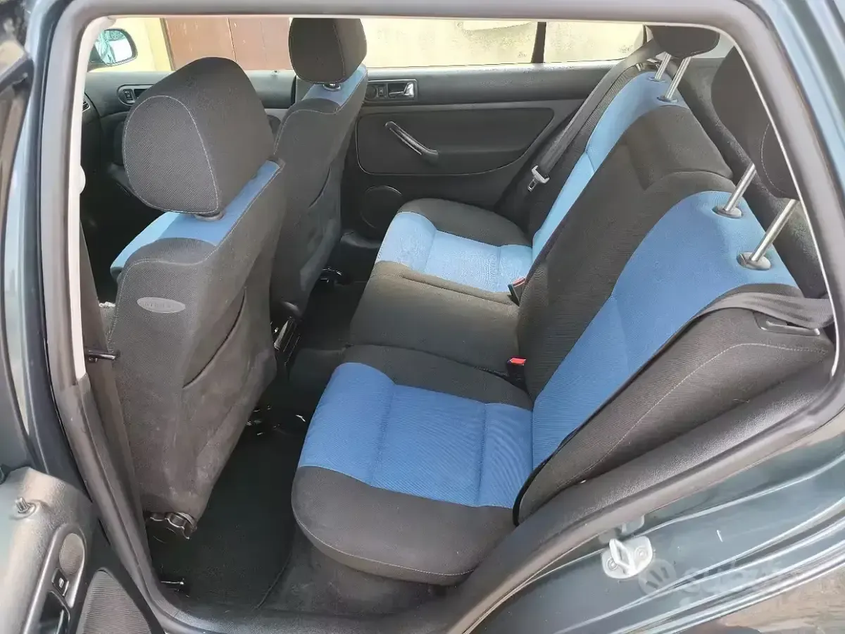 Usata VW Golf IV 90 CV (66 kW) 2001 Blu Berlina