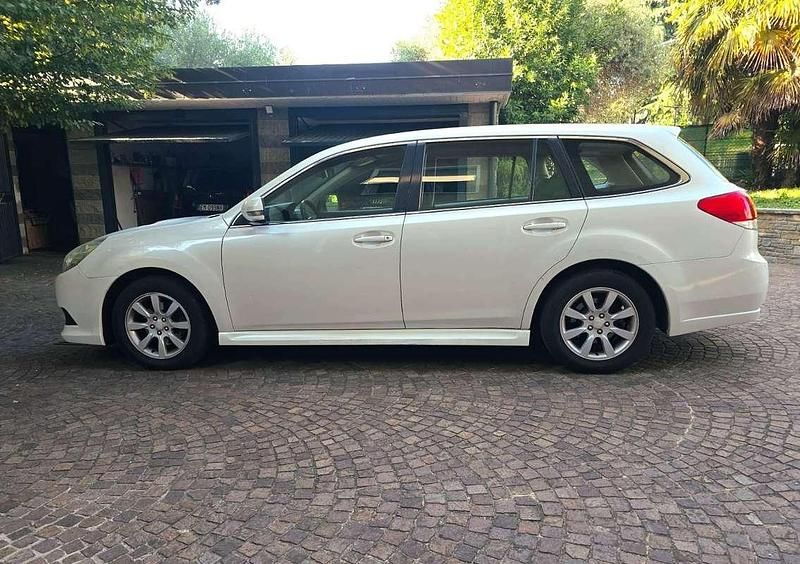 Usata Subaru Legacy Comfort 150 CV (110 kW) 2010 Bianco Station wagon