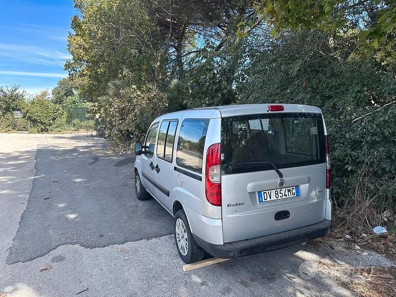 Usata Fiat Doblò 120 CV (88 kW) 2009 Grigio Monovolume
