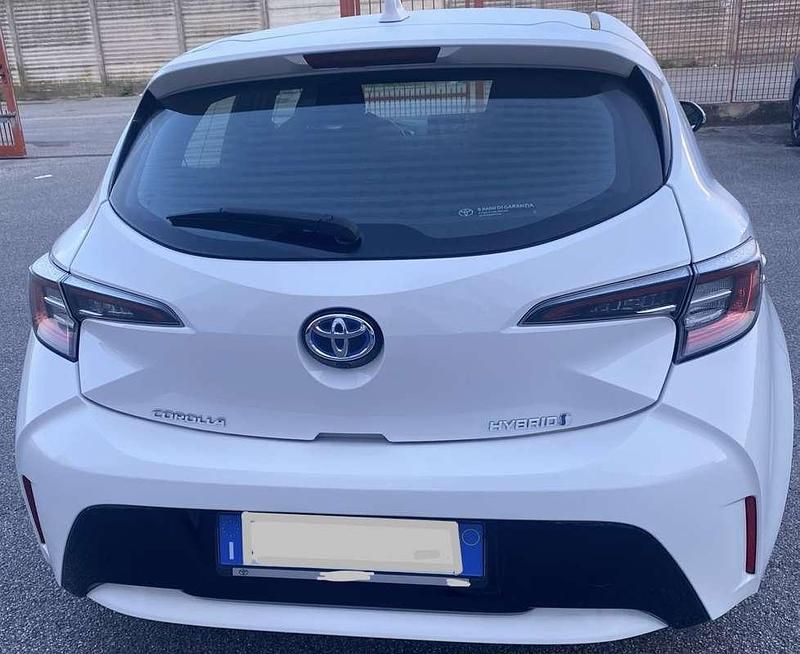 Usata Toyota Corolla Active 98 CV (72 kW) 2022 Bianco Berlina