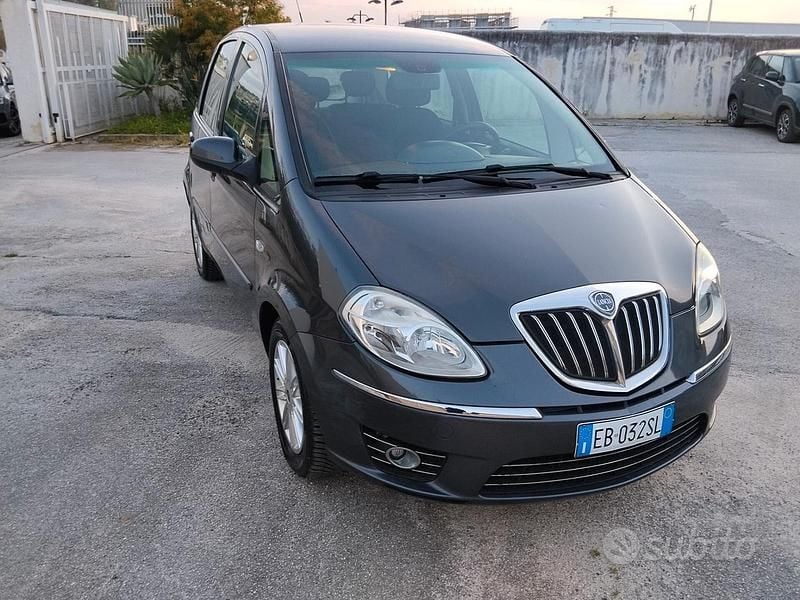 Usata Lancia Musa S 95 CV (69 kW) 2010 Grigio Monovolume