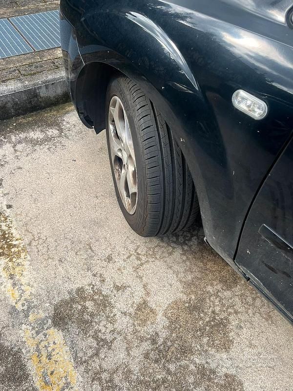 Usata Ford Focus 90 CV (66 kW) 2007 Nero Berlina