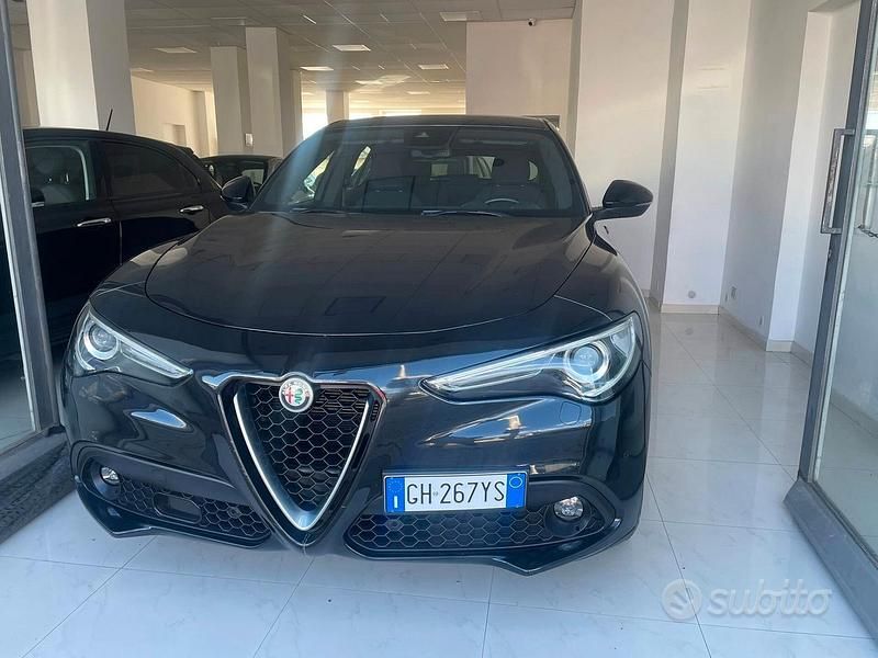 Grigio Usata 2022 Alfa Romeo Stelvio Business SUV | 24.500 € (Buon prezzo) - Immagine 1/4