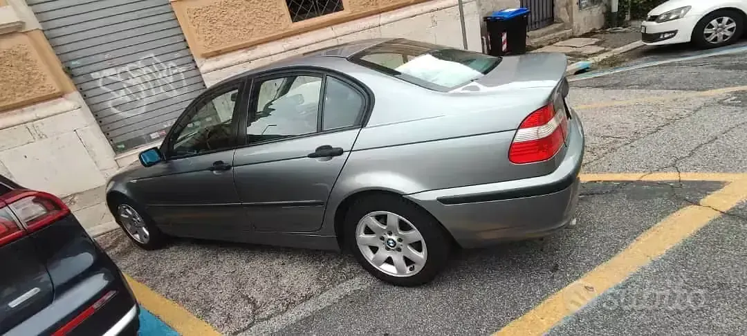 Usata BMW 318 144 CV (105 kW) 2003 Grigio Berlina