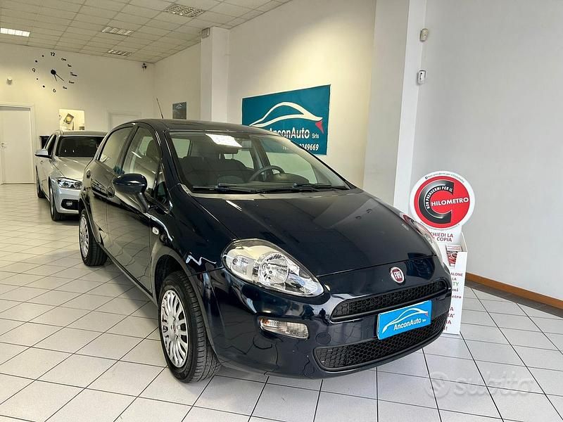 Usata Fiat Punto 77 CV (56 kW) 2016 Blu Utilitaria