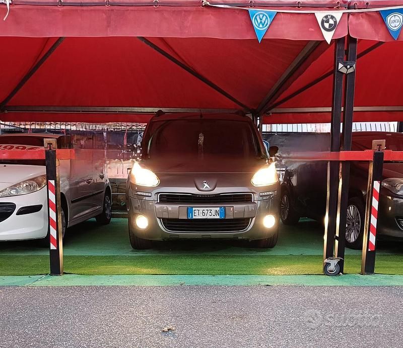 Grigio Usata 2015 Peugeot Partner Monovolume | 5750 € (Buon prezzo) - Immagine 1/4