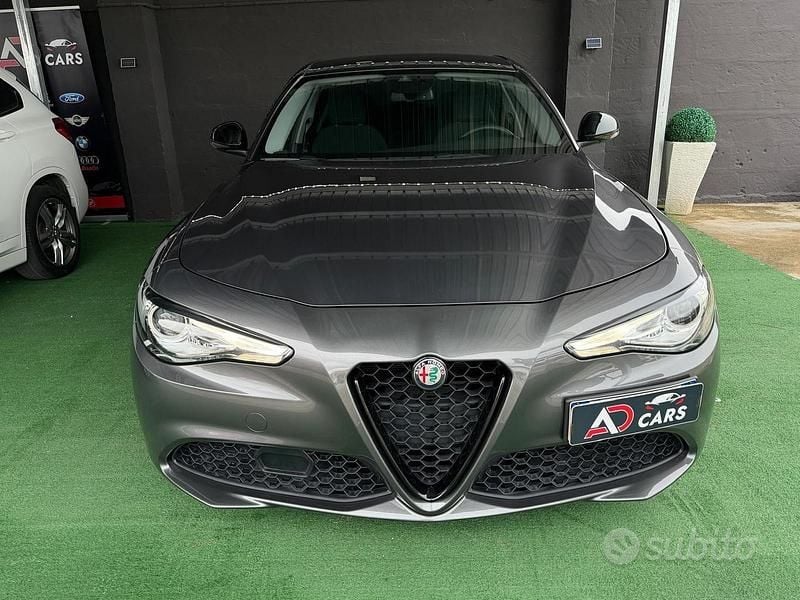 Usata Alfa Romeo Giulia Super 150 CV (110 kW) 2018 Grigio Berlina