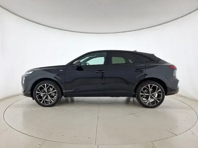 Nuova Audi Q3 Sportback S-Line 150 CV (110 kW) 2026 Nero mito metallizzato SUV