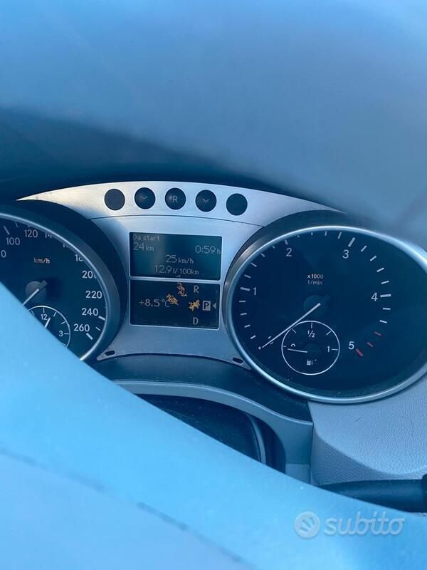 Blu Usata 2008 Mercedes R280 Monovolume | 9000 € (Cara) - Immagine 1/3