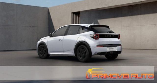 Usata Lancia Ypsilon 100 CV (73 kW) 2024 Multicolore(met.) Utilitaria