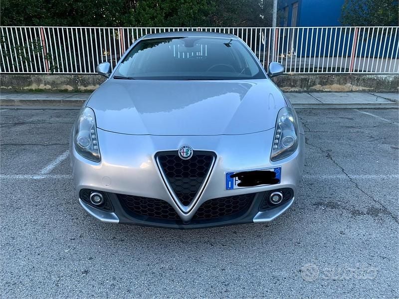 Grigio Usata 2018 Alfa Romeo Giulietta Tre volumi | 8200 € (Ottimo prezzo) - Immagine 1/4