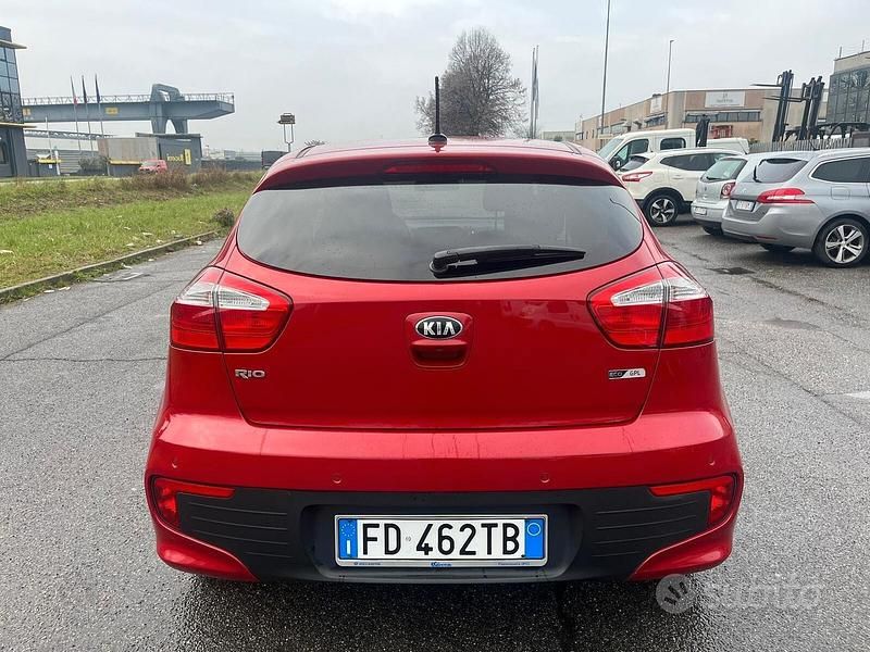 Usata Kia Rio 82 CV (60 kW) 2016 Rosso Utilitaria