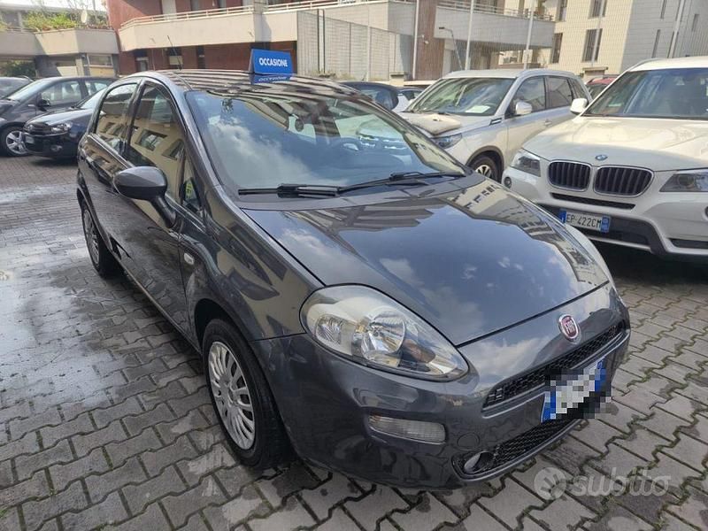 Usata Fiat Punto Lounge 69 CV (50 kW) 2016 Grigio Utilitaria