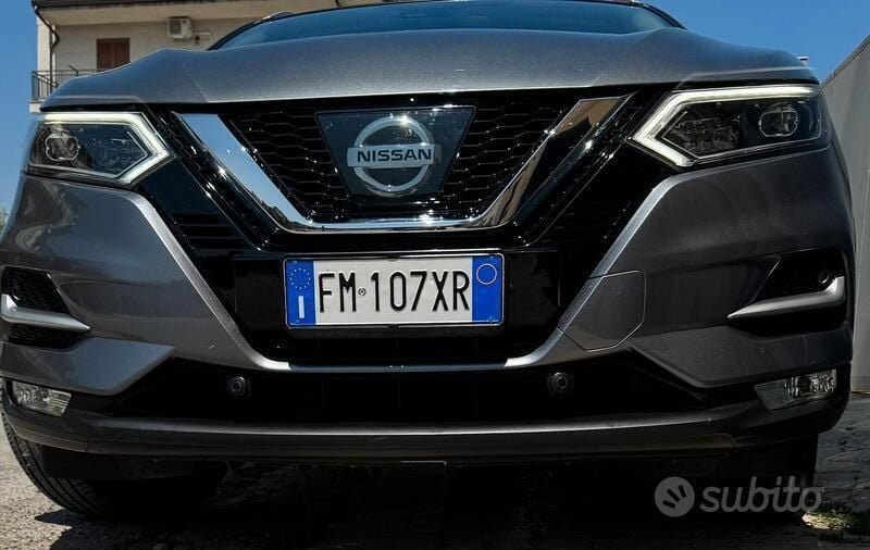 Usata Nissan Qashqai N-Connecta 110 CV (80 kW) 2017 Grigio SUV
