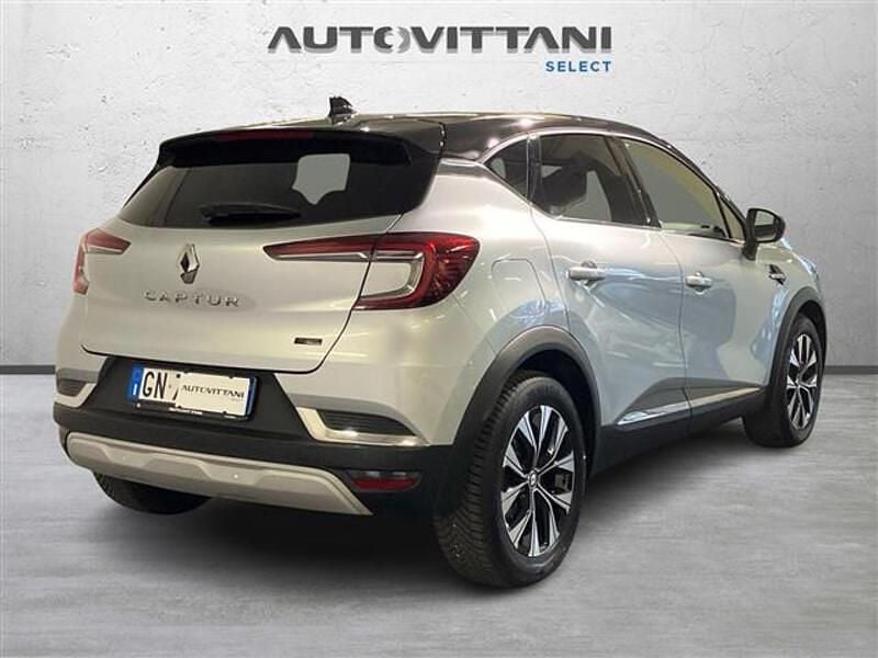 Usata Renault Captur Techno 145 CV (106 kW) 2023 Grigio chiaro SUV