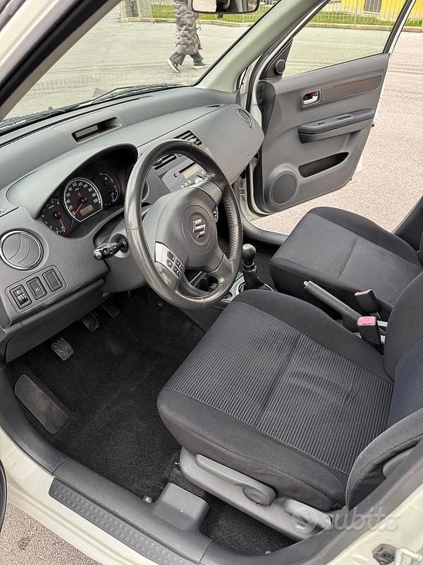 Usata Suzuki Swift GL 92 CV (67 kW) 2010 Bianco Utilitaria