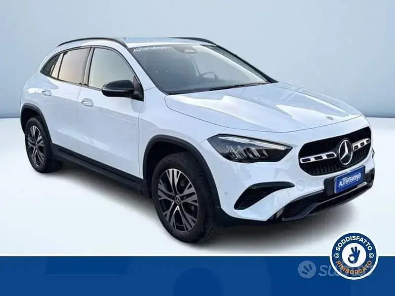 Usata Mercedes GLA180 Advanced Plus 116 CV (85 kW) 2025 Bianco pastello SUV