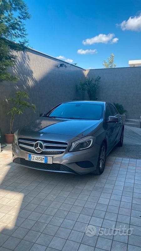 Usata Mercedes A180 Executive 109 CV (80 kW) 2015 Grigio Berlina