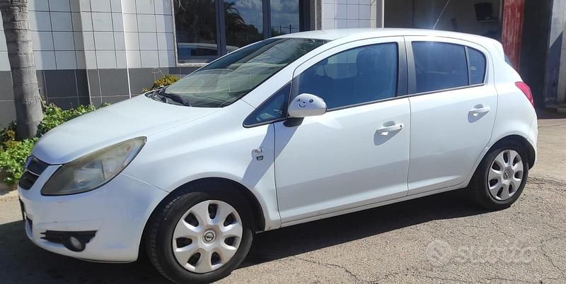 Usata Opel Corsa 69 CV (50 kW) 2010 Bianco Berlina
