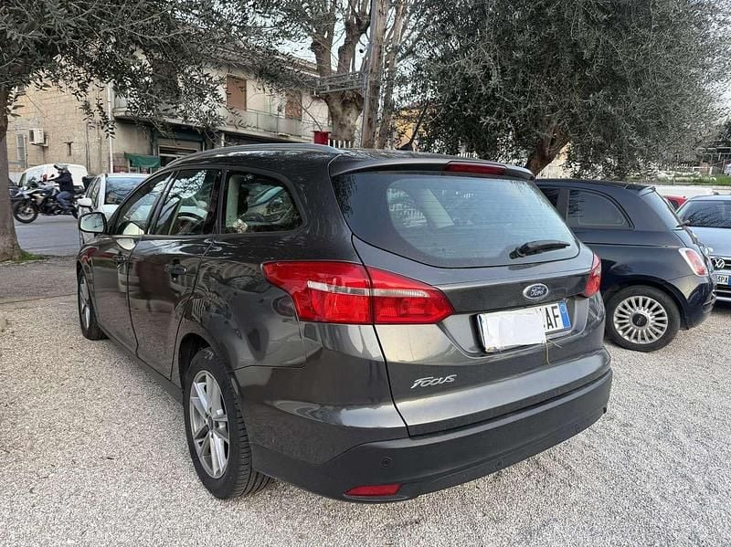Usado Ford Focus Business Edition 120 HP (88 kW) 2016 Cinzento Carrinha