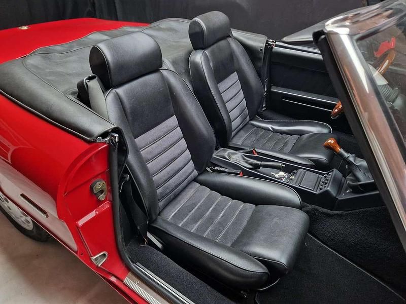 Usata Alfa Romeo Spider 122 CV (89 kW) 1993 Rosso Cabrio