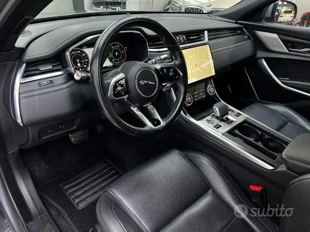 Usata Jaguar XF SE 204 CV (150 kW) 2021 Grigio Berlina