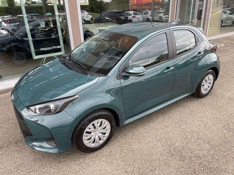 Nuova Toyota Yaris Hybrid Active 92 CV (67 kW) 2026 Bianco Berlina