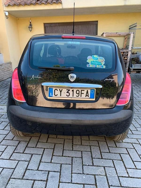 Usata Lancia Ypsilon 70 CV (51 kW) 2005 Nero Utilitaria